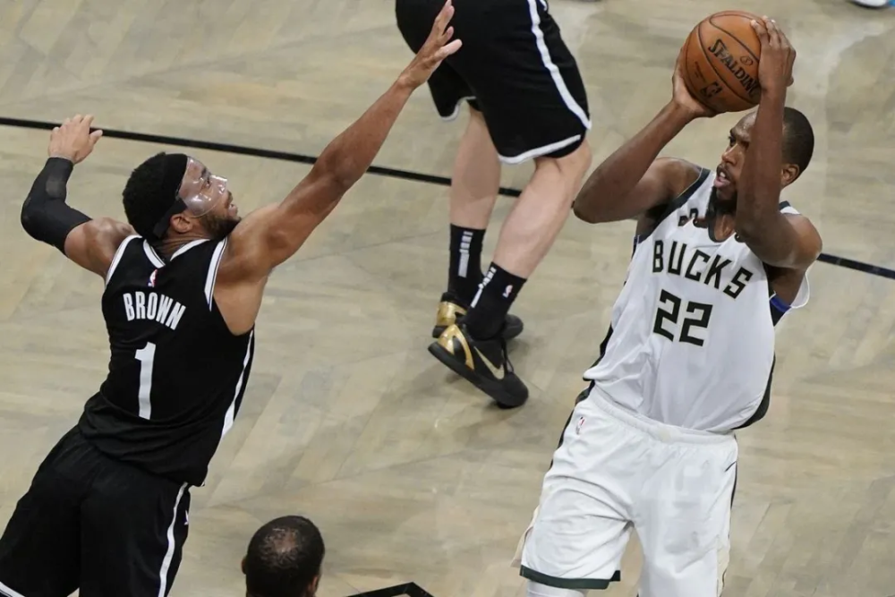  哈登准三双掌控节奏，快船主场轻取黄蜂队