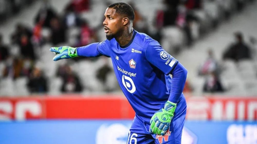  维罗纳门将神勇，多次扑救保住平局  