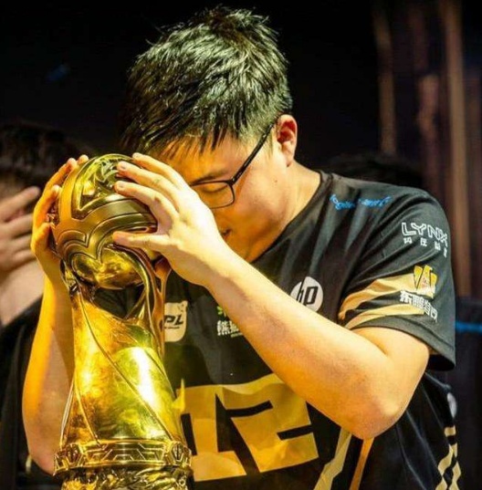  老将新人同台竞技书写电竞传奇