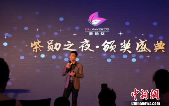  金球奖候选竞争激烈，年度最佳花落谁家