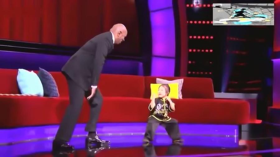  电竞新秀崭露头角惊艳全场观众