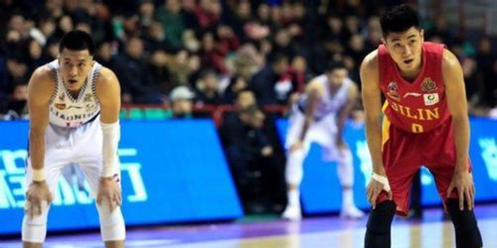  篮坛新星闪耀赛场，未来之星崭露头角