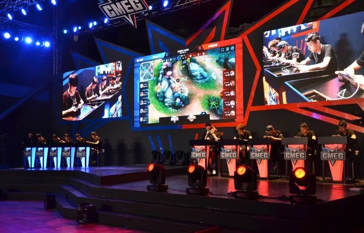  电竞选手昼夜备战，冲刺赛季最终冠军